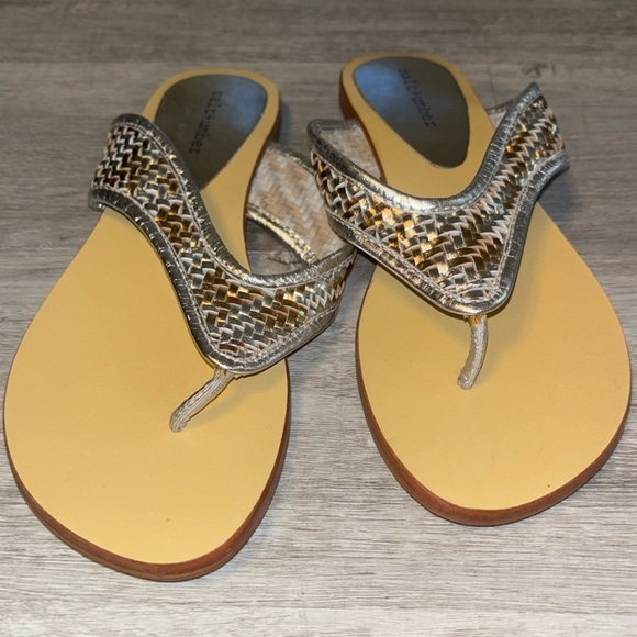 Salt + umber Women's Silver and Tan Sandals Flip flops Sz 9 NWOT - Picture 4 of 8
